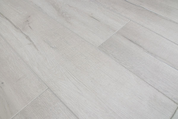 Laminate 12mm English Oak 80H01 80 Hours Water Resistant