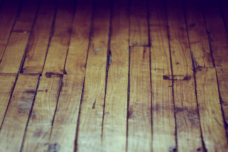 WHEN IS IT TIME TO REFINISH YOUR HARDWOOD FLOORS?