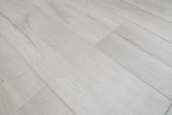 Laminate  12mm English Oak 80H01 80 Hours Water Resistant